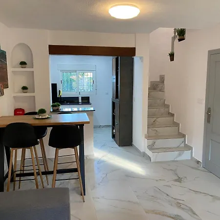 Amazing 6 Bed Townhouse Valencia Villamartin (Valencia)