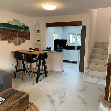 Amazing 6 Bed Townhouse Valencia Holiday home Villamartin (Valencia)