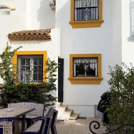 Amazing 6 Bed Townhouse Valencia Holiday home Villamartin (Valencia)
